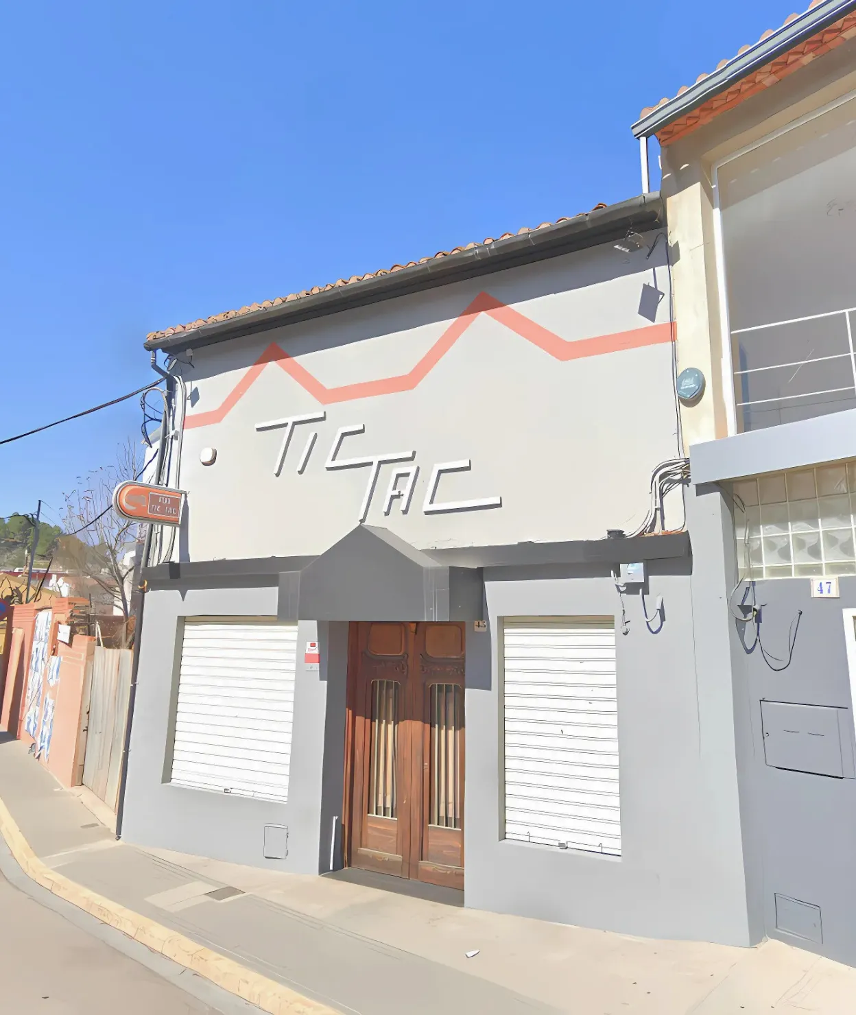 Local Pub Tic Tac